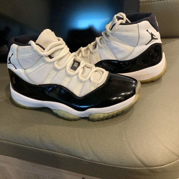 Nike Jordons 11 Retro mens size 8 1/2 - Picture 2 of 5